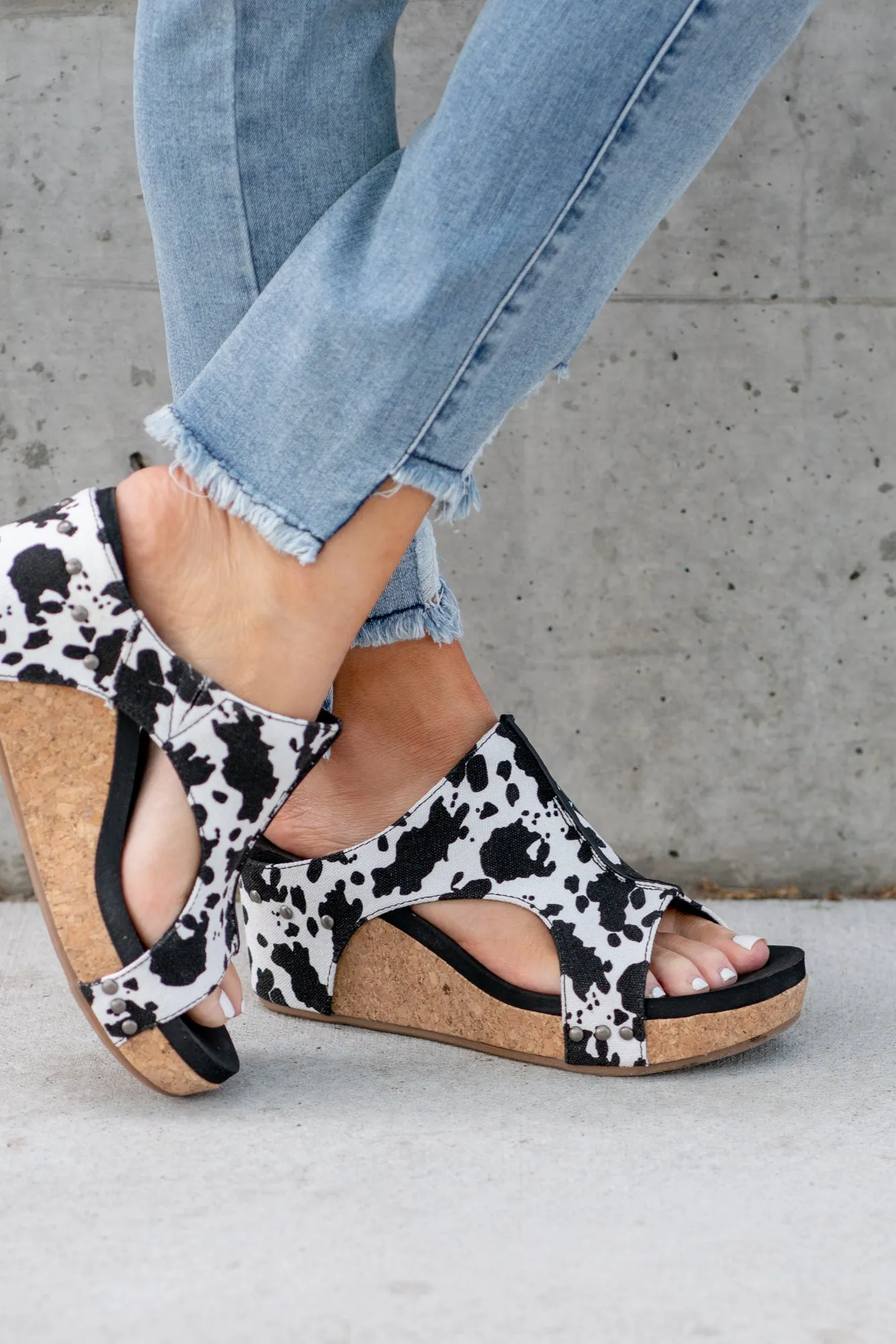 Besito 2 Wedge Slip On Sandals - Black & White
