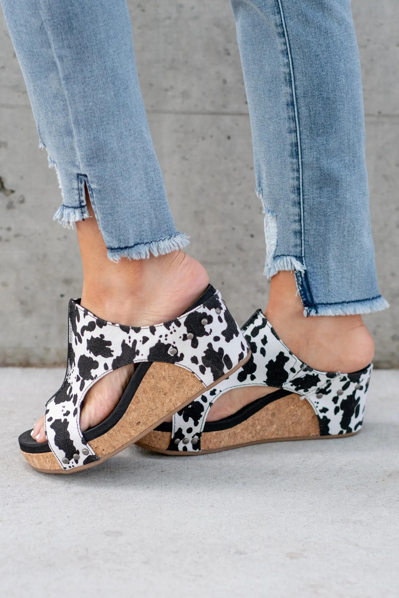 Besito 2 Wedge Slip On Sandals - Black & White