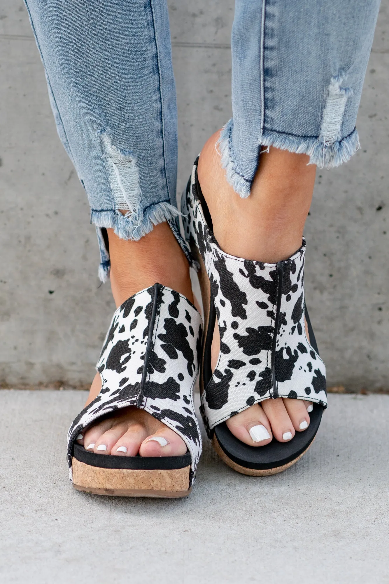 Besito 2 Wedge Slip On Sandals - Black & White