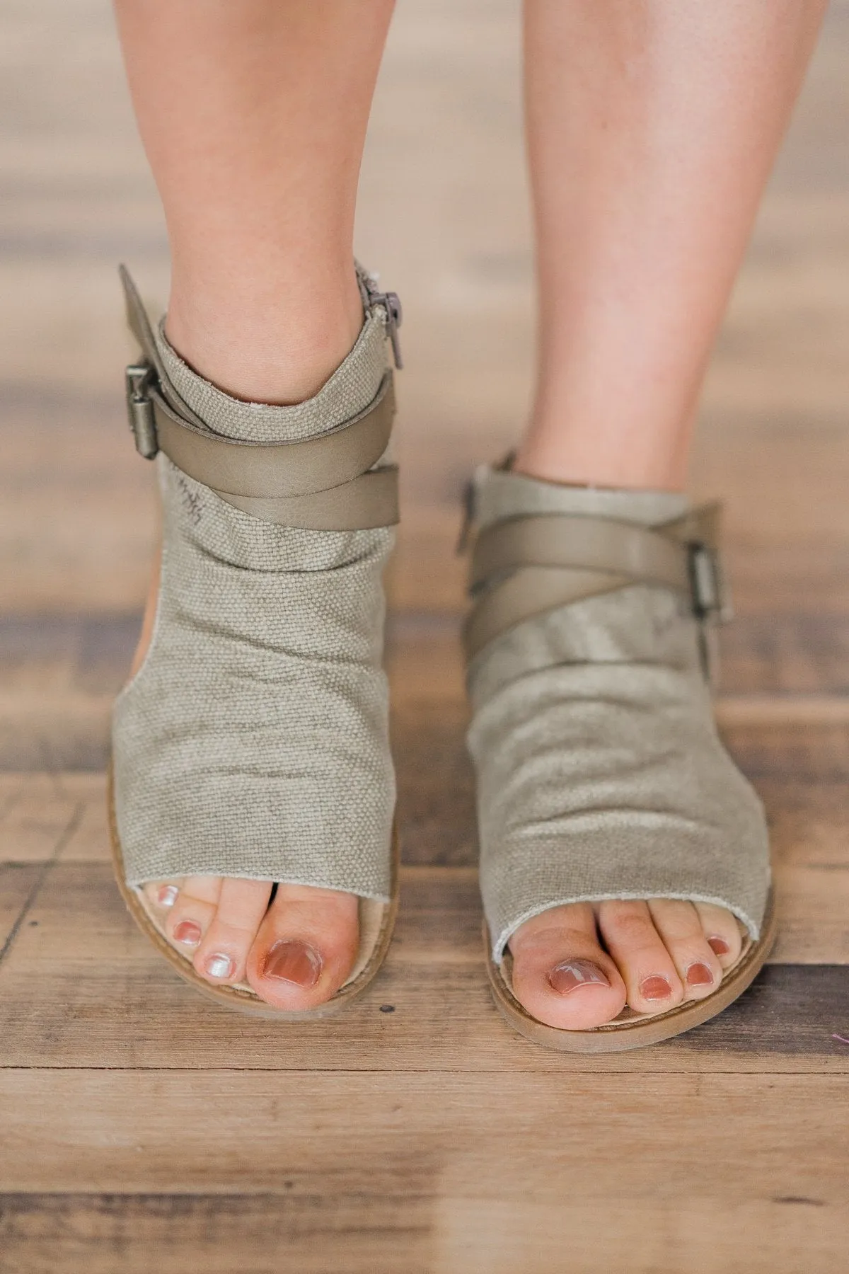 Blowfish Balla Sandals- Taupe