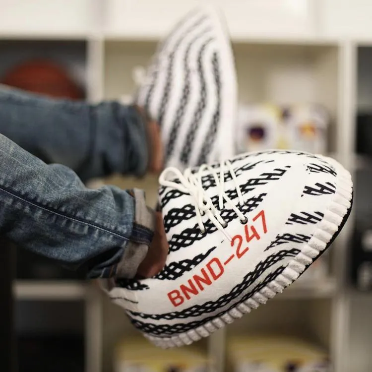 Comfy Plush Sneaker Slippers – Trendy and Ultra-Soft Comfort