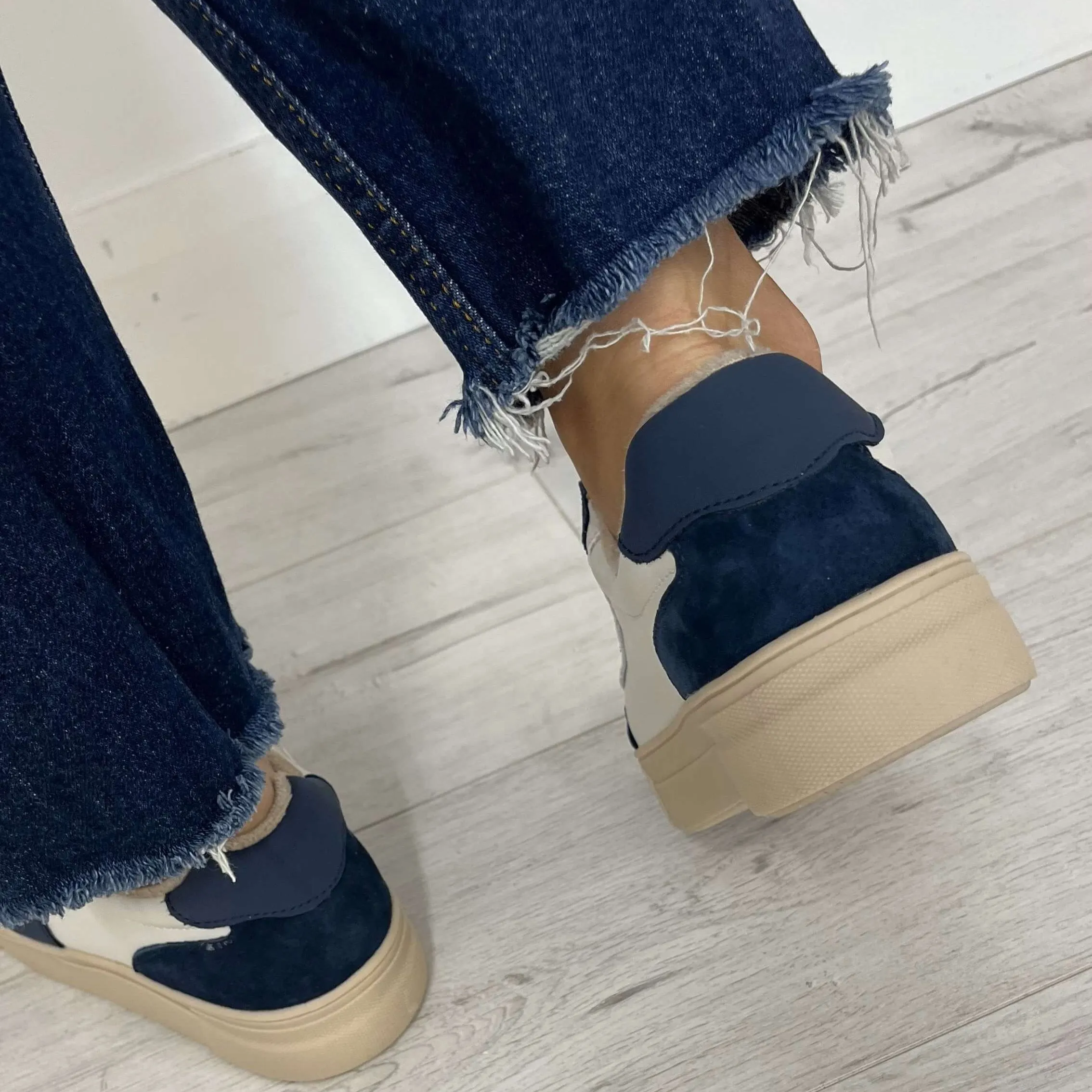Drilleys Eighty Elevated Sole Sneakers - Cream/Navy