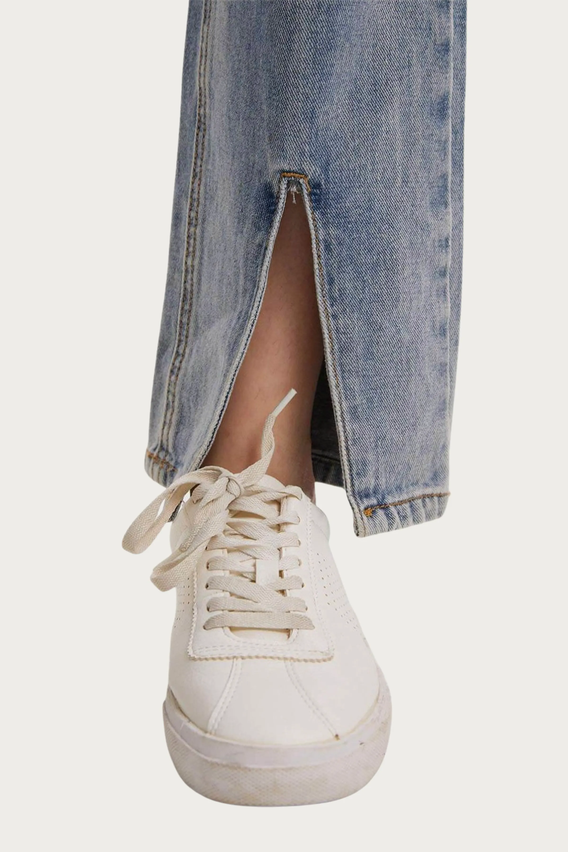 HIGH-RISE SPLIT HEM JEANS