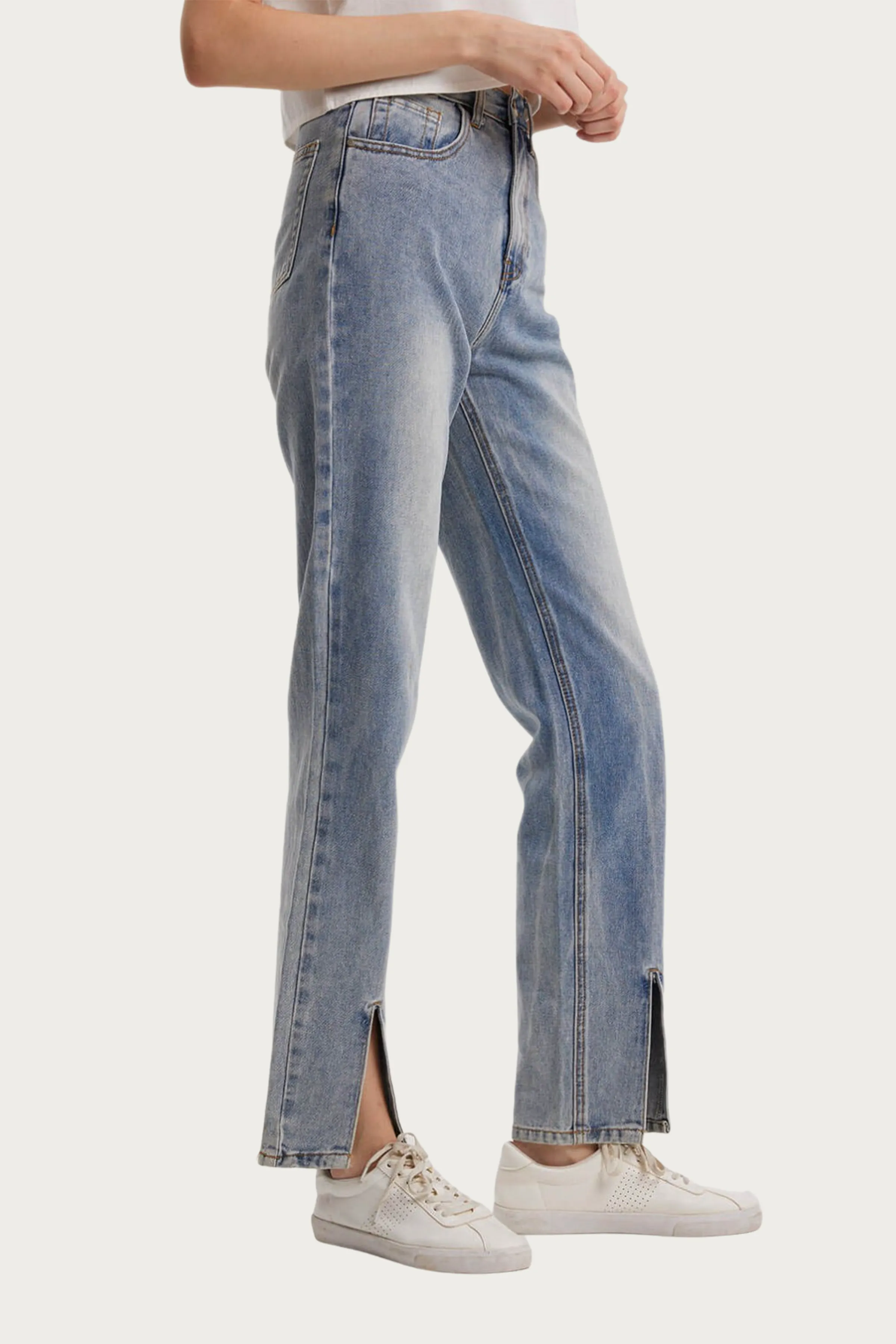 HIGH-RISE SPLIT HEM JEANS