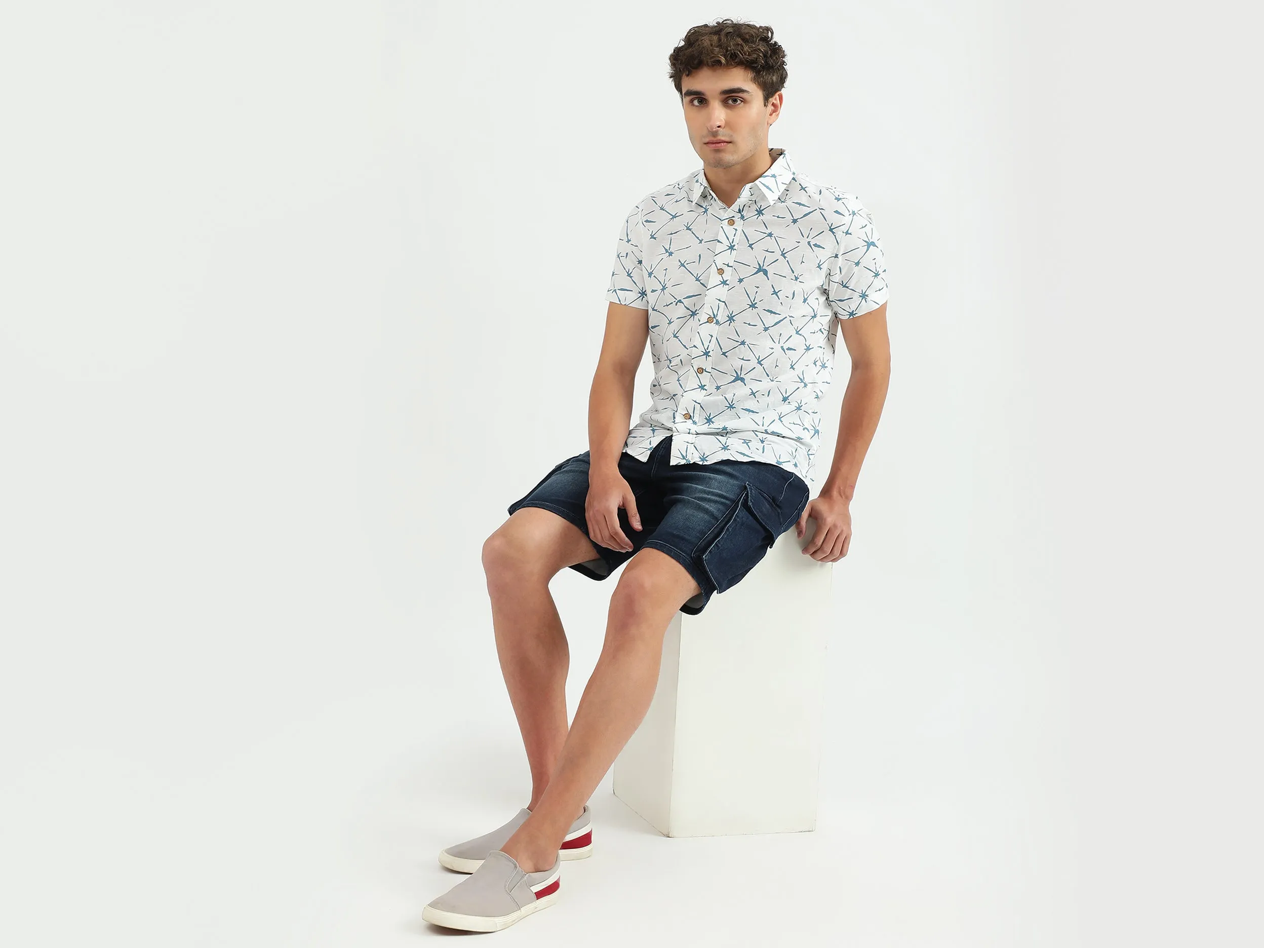 Men Printed Spread Collar Shirt