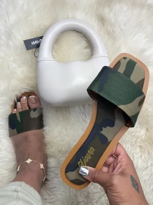 MINDEE-2 Camo Print Canvas