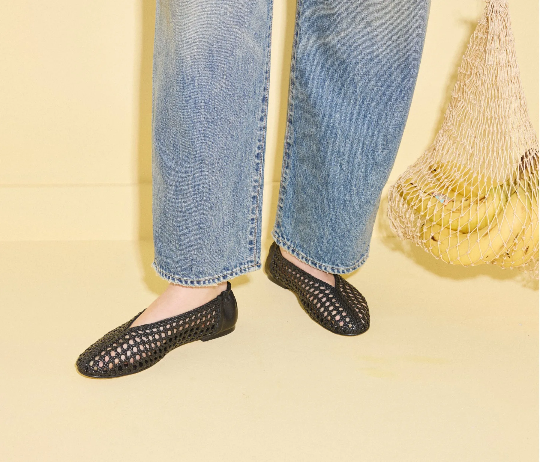 Riley Woven Flat in Black