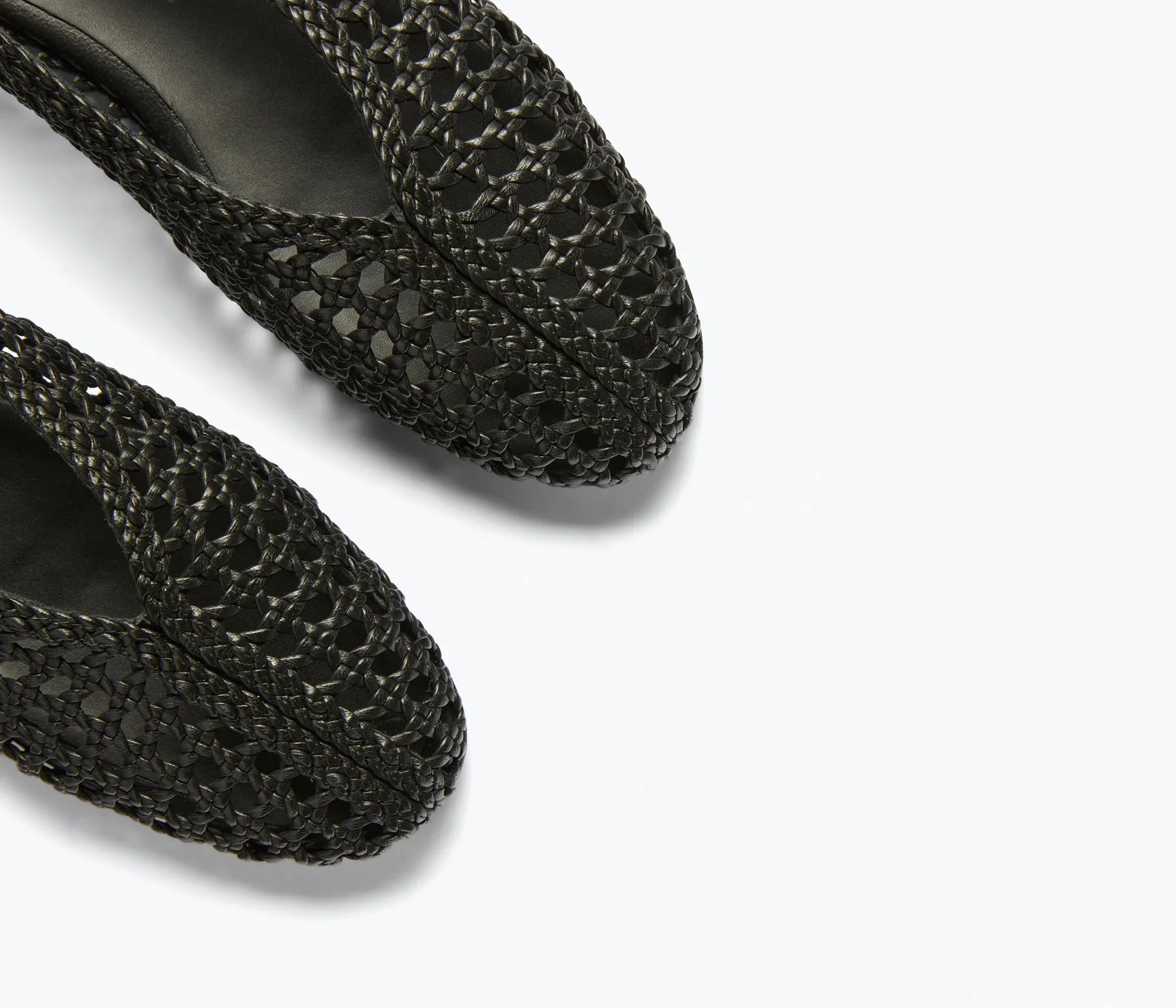 Riley Woven Flat in Black