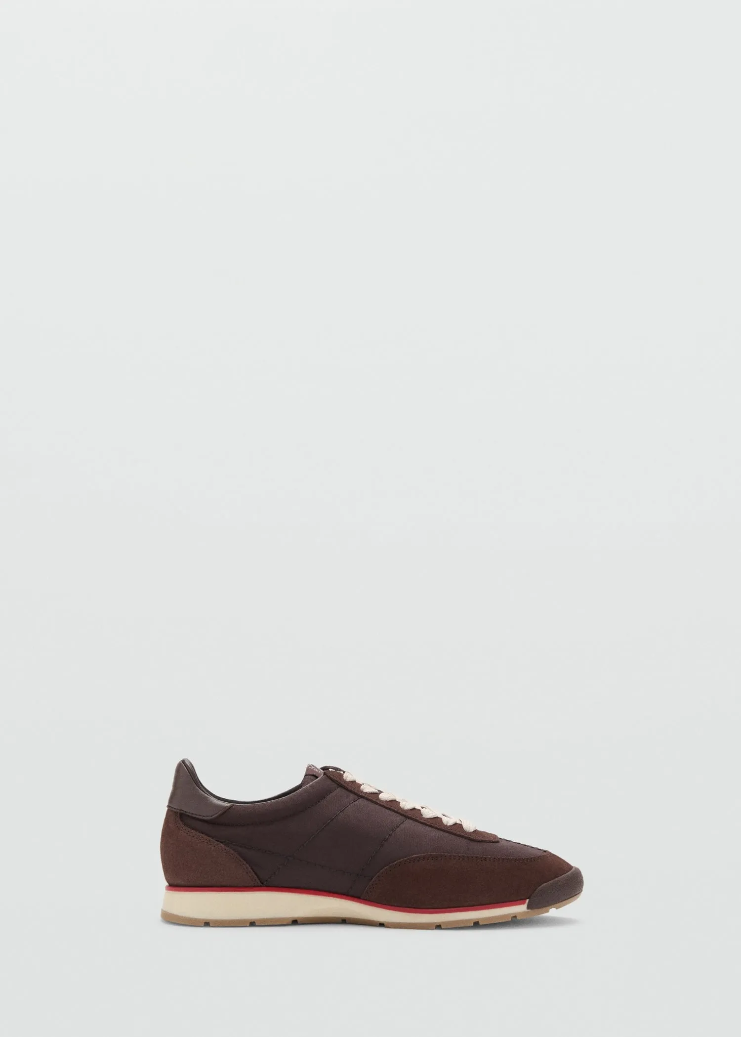 Sneaker with contrasting stripe and suede panels