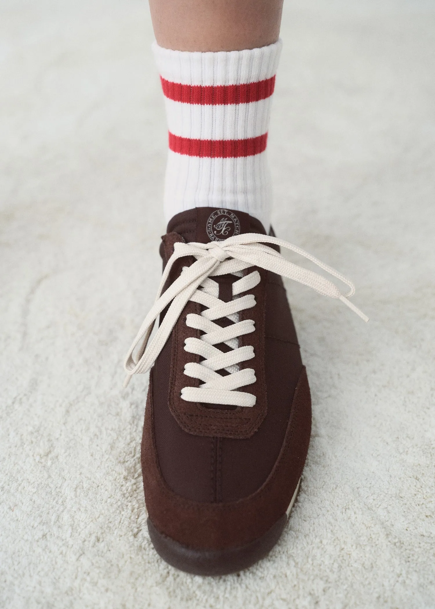 Sneaker with contrasting stripe and suede panels