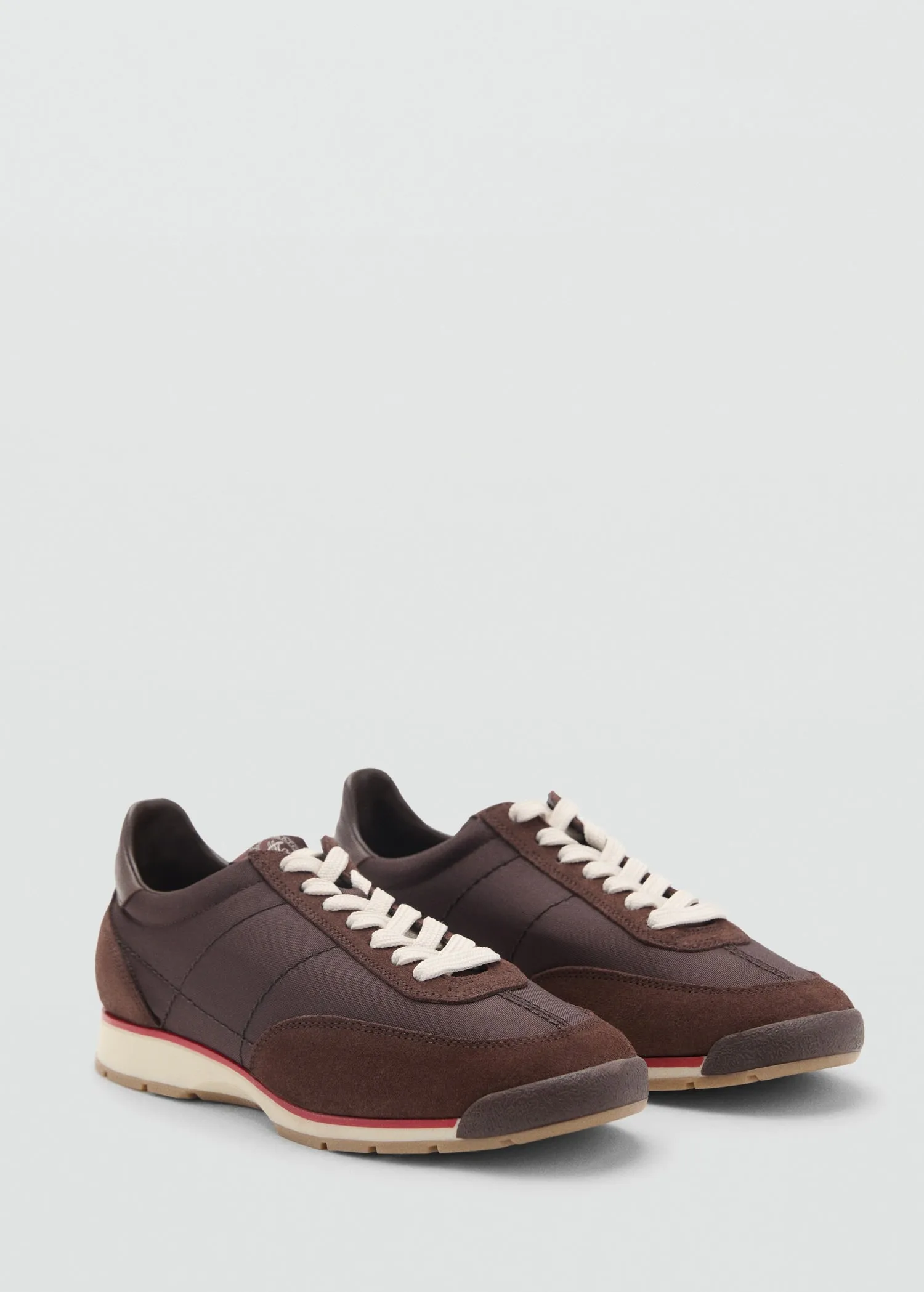 Sneaker with contrasting stripe and suede panels