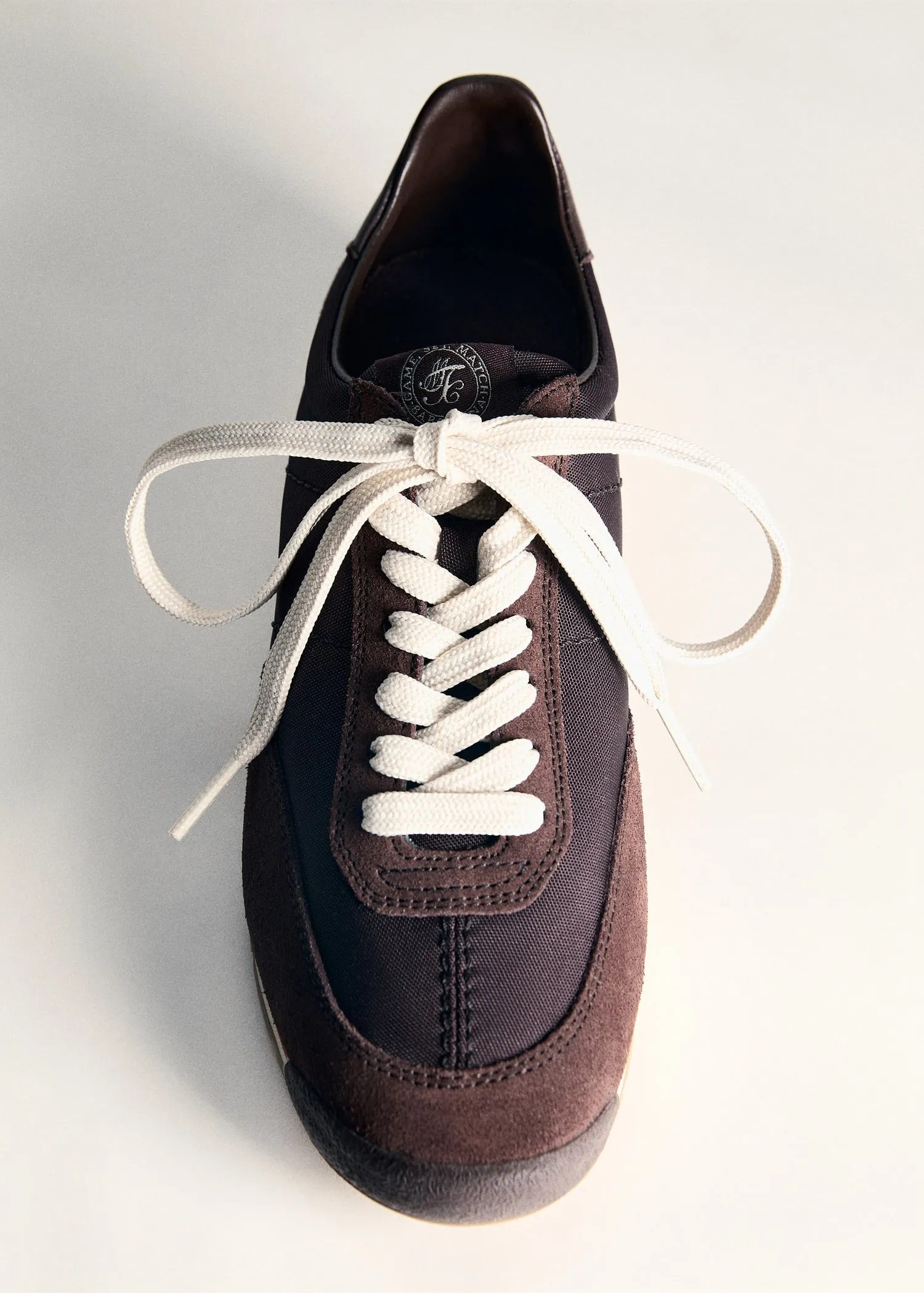 Sneaker with contrasting stripe and suede panels