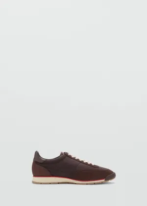 Sneaker with contrasting stripe and suede panels