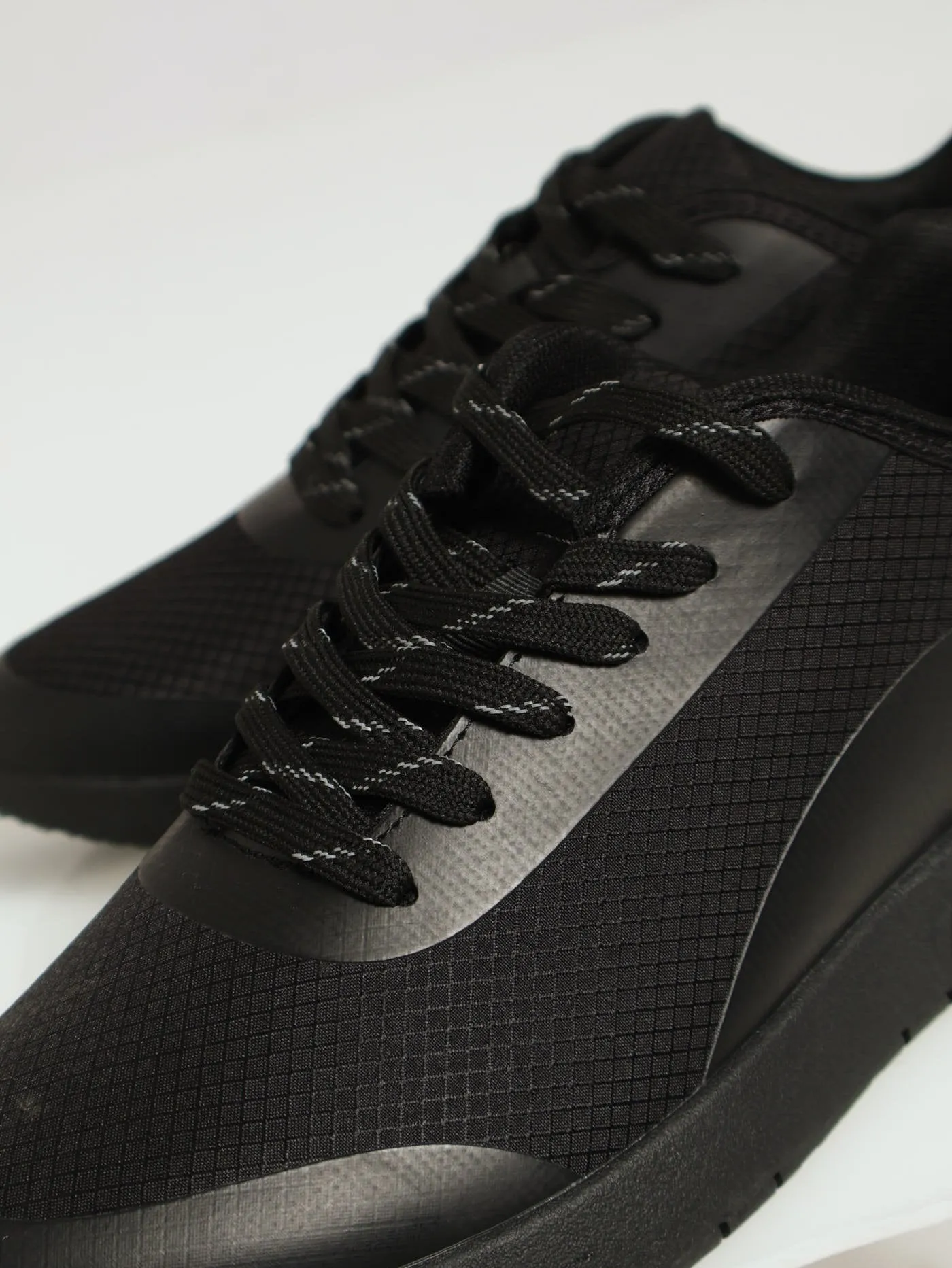 Trainer With Bubble On Sole - Black