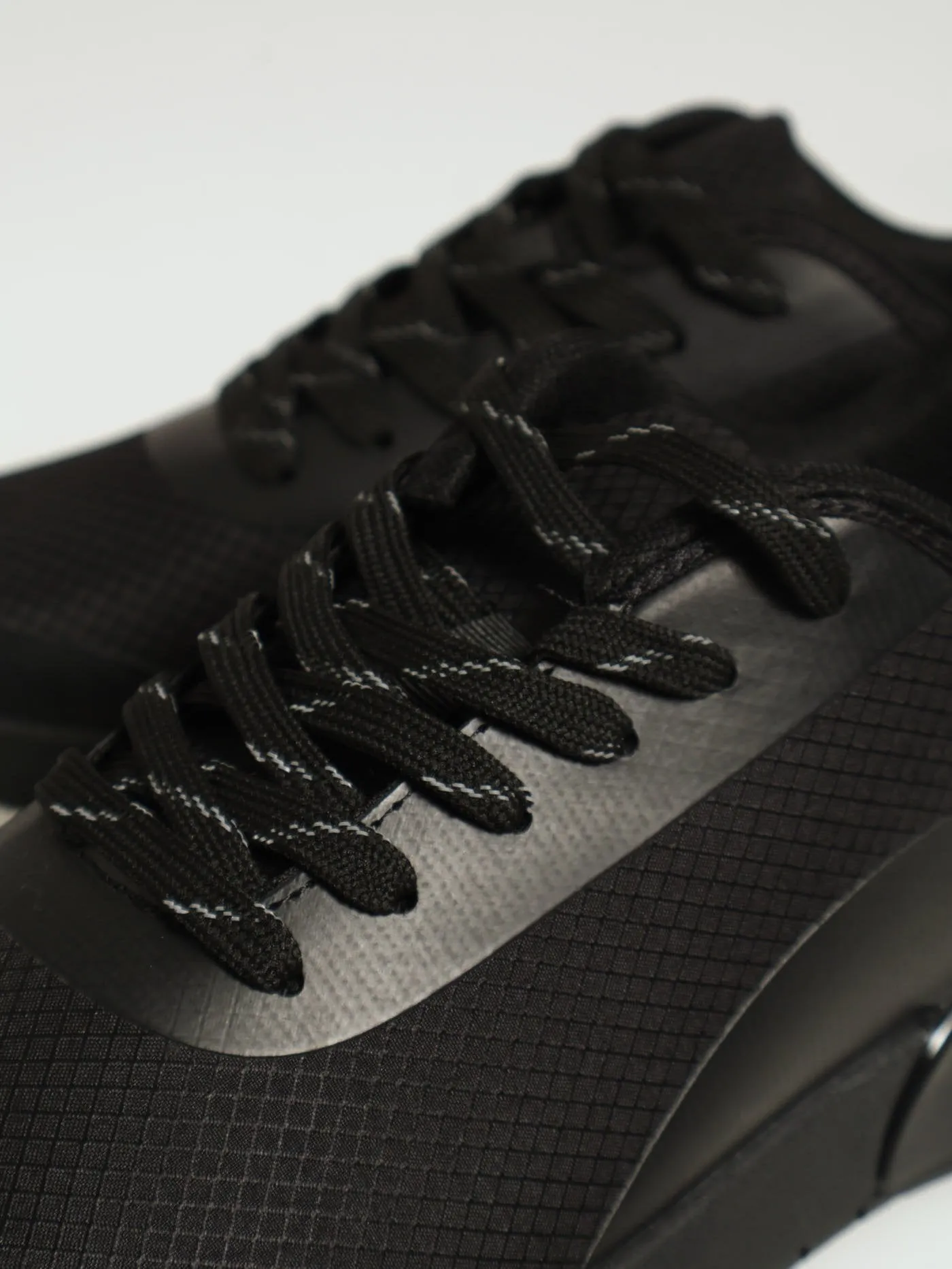 Trainer With Bubble On Sole - Black