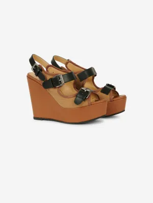 Wedge sandals in leather and camel fabric